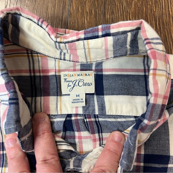 Men’s J.Crew plaid short sleeve button-down SZ MED - Picture 3 of 3